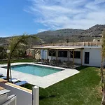 Grande Blue Suites With Private Bay